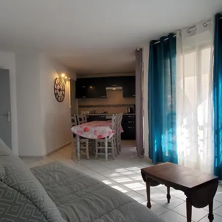 Apartment Open, Grand T2, 47m2, 6 Couchages, 2 Salles De Bai Frejus
