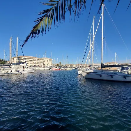 Apartment Open, Grand T2, 47m2, 6 Couchages, 2 Salles De Bai Frejus